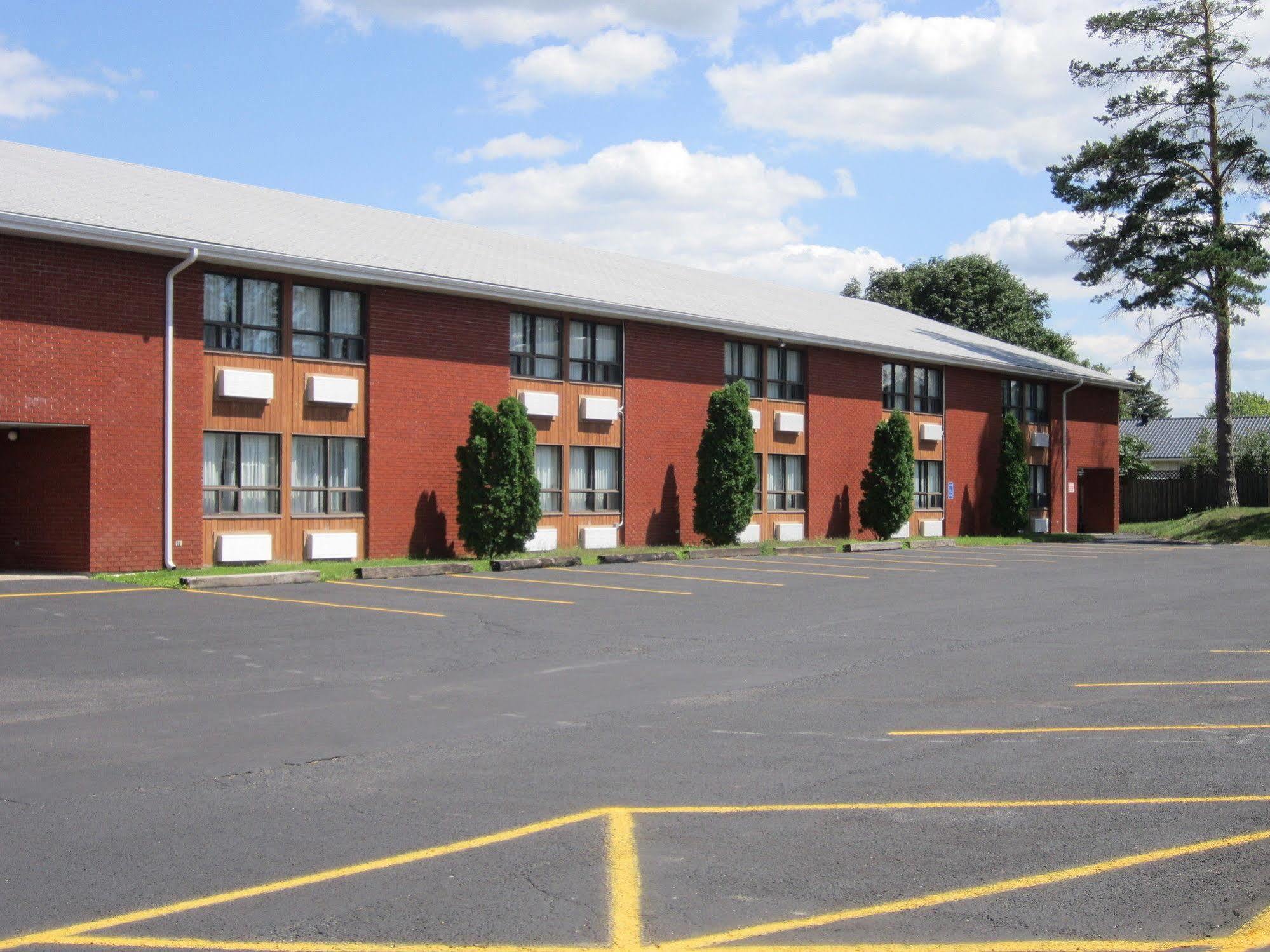 Red Pine Inn & Conference Centre Alliston Eksteriør bilde